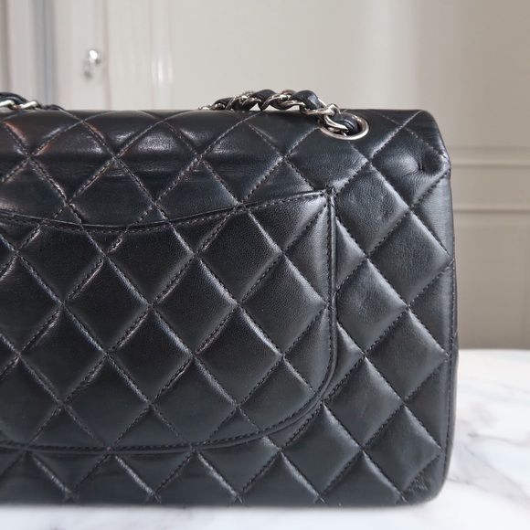 ❤️Chanel ❤️
Vintage Classic Double Flap Bag Quilted Lambskin Medium - Picture 7 of 17
